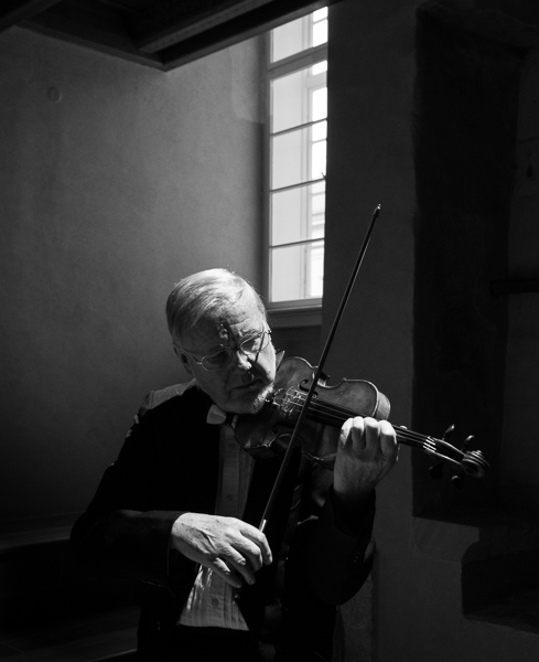 Portrét houslisty Ivana Štrause